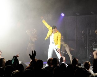 Easter Legends show at the Sands 2014 featuring Dean Richardson as Freddie Mercury
