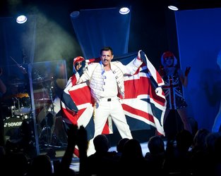 Dean Richardson as Freddie Mercury performing at Legends at the Sands Blackpool